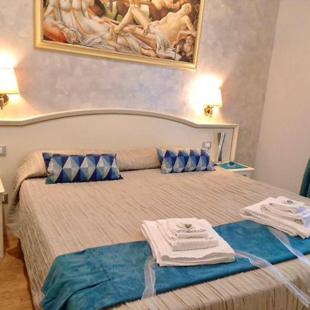 לינה וארוחת בוקר רומא Domus Via Veneto מראה חיצוני תמונה